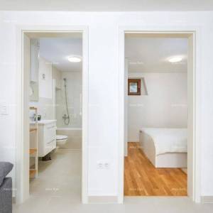 Prodaje se kamena kuća s tri odvojena stana - blizina Ližnjana!