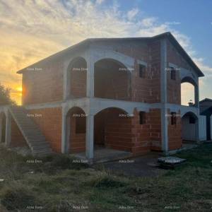 Prodaje se kuća s apartmanima u ROH-BAU fazi – Medulin