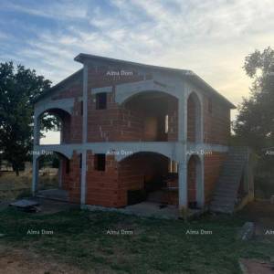 Prodaje se kuća s apartmanima u ROH-BAU fazi – Medulin