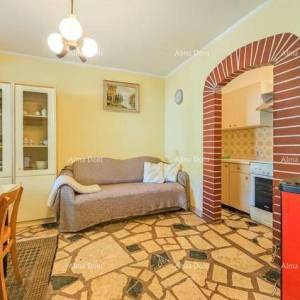 Prodaje se kuća s građevinskim zemljištem, 200 m od plaže – Umag