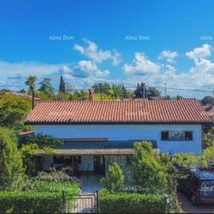 Prodaje se kuća s građevinskim zemljištem, 200 m od plaže – Umag