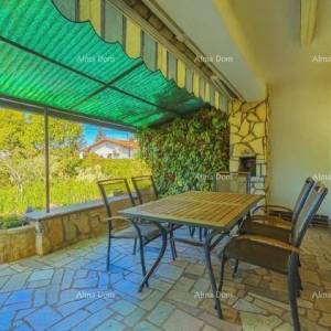 Prodaje se kuća s građevinskim zemljištem, 200 m od plaže – Umag