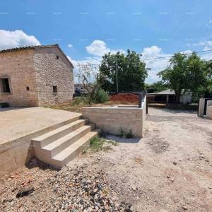 Prodaje se kuća u renovaciji – Žminj