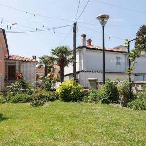 Prodaje se lijepa kuća, blizu mora u Umagu