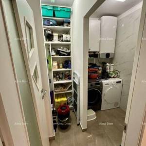 Prodaje se luksuzan prostrani stan u centru Rovinja