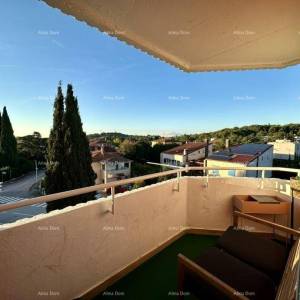 Prodaje se luksuzan prostrani stan u centru Rovinja