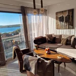 Prodaje se luksuzna vila u Medulinu – 100 m od mora