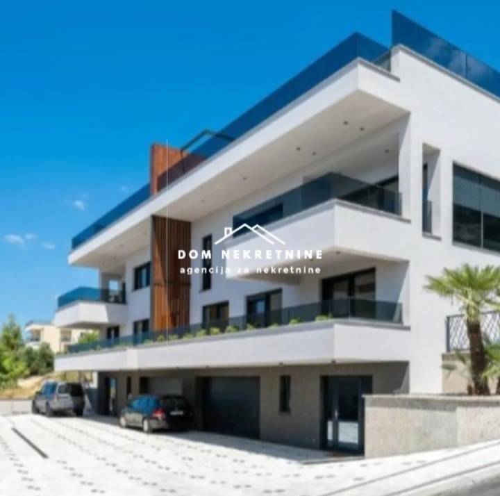 PRODAJE SE LUKSUZNA VILA U MAKARSKOJ