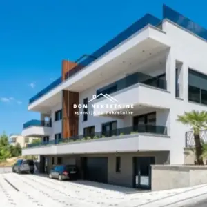 PRODAJE SE LUKSUZNA VILA U MAKARSKOJ