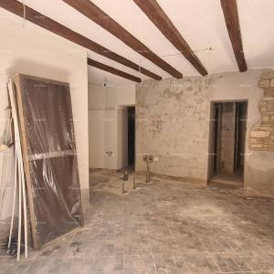 Prodaje se novouređeni poslovni prostor, 34m2, Fažana