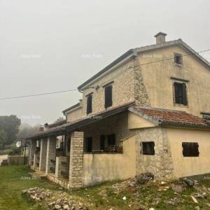 Prodaje se obiteljska kuća u mirnom dijelu okolice Labina