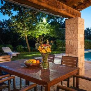 Prodaje se predivna kuća blizu Barbana