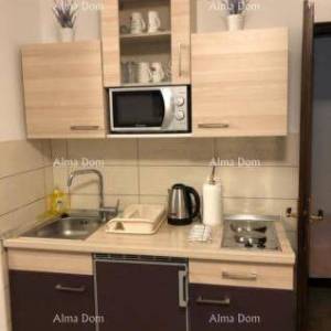 Prodaje se renoviran stan u centru Červar Porta – 50 m od mora