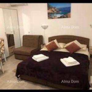 Prodaje se renoviran stan u centru Červar Porta – 50 m od mora