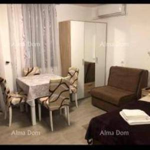 Prodaje se renoviran stan u centru Červar Porta – 50 m od mora