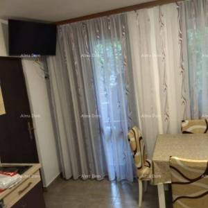 Prodaje se renoviran stan u centru Červar Porta – 50 m od mora