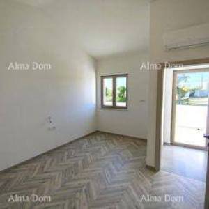 Prodaje se samostojeća kuća, 169 m2, s bazenom, Marčana