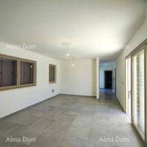 Prodaje se samostojeća kuća, 169 m2, s bazenom, Marčana