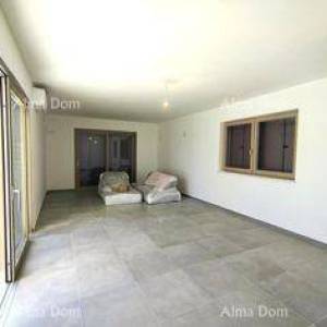 Prodaje se samostojeća kuća, 169 m2, s bazenom, Marčana