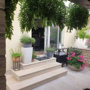 Prodaje se stan 90m2 sa konobom i vrtom, Novigrad