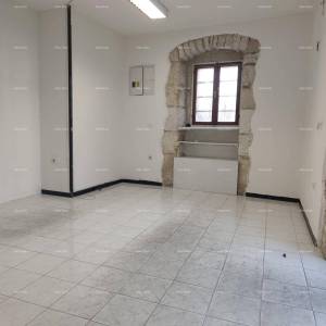 Prodaje se stan (poslovni prostor), 27 m2 u centru Medulina