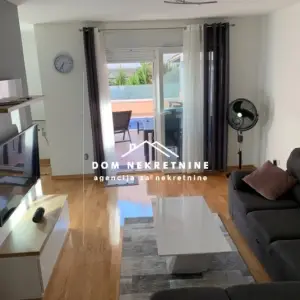 PRODAJE SE STAN U MAKARSKOJ