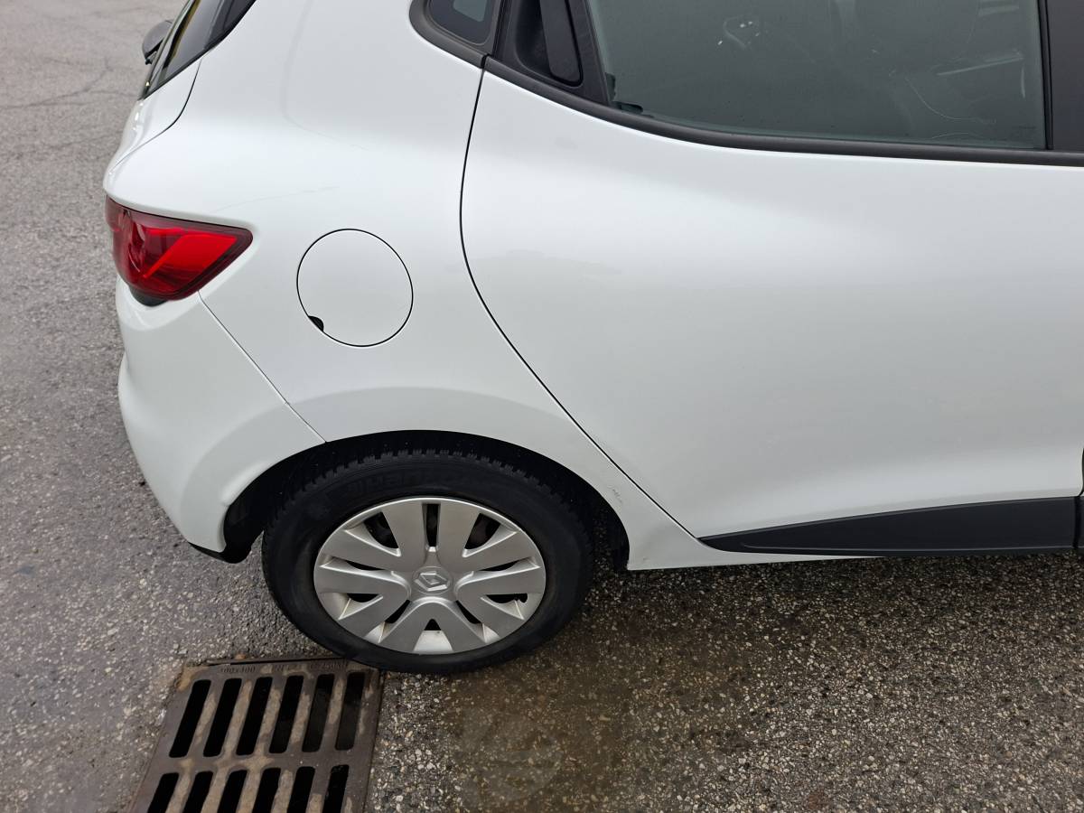 Prodajem navedeni auto