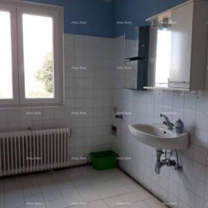 Prodajemo kamenu kuću u centru Brtonigle!