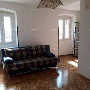 Prodajemo kamenu kuću u centru Brtonigle!