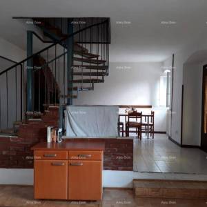 Prodajemo kamenu kuću u centru Brtonigle!