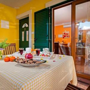 Prodajemo kuću, blizina uvale Cuve, s dodatnim objektima.