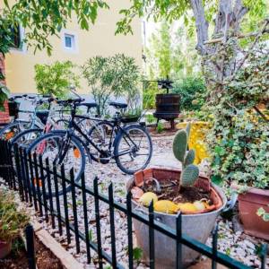 Prodajemo kuću, blizina uvale Cuve, s dodatnim objektima.