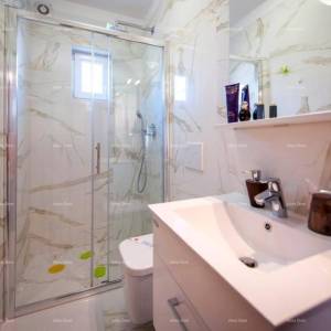 Prodajemo kuću, blizina uvale Cuve, s dodatnim objektima.