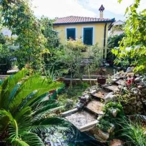 Prodajemo kuću, blizina uvale Cuve, s dodatnim objektima.