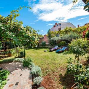 Prodajemo kuću, blizina uvale Cuve, s dodatnim objektima.