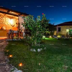 Prodajemo kuću, blizina uvale Cuve, s dodatnim objektima.