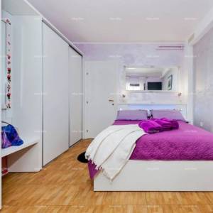 Prodajemo kuću, blizina uvale Cuve, s dodatnim objektima.