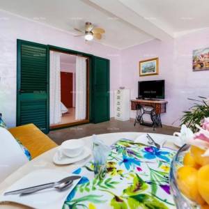 Prodajemo kuću, blizina uvale Cuve, s dodatnim objektima.