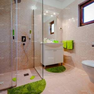 Prodajemo kuću, blizina uvale Cuve, s dodatnim objektima.