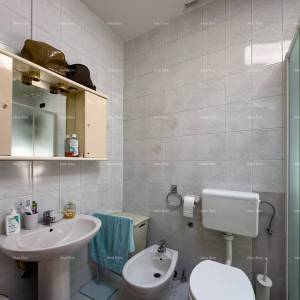 Prodajemo kuću sa poslovnim prostorom u Centru Medulina!