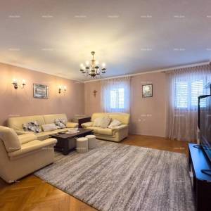 Prodajemo kuću sa poslovnim prostorom u Centru Medulina!