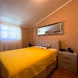 Prodajemo kuću sa poslovnim prostorom u Centru Medulina!