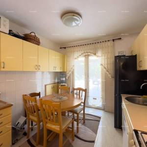 Prodajemo kuću sa poslovnim prostorom u Centru Medulina!