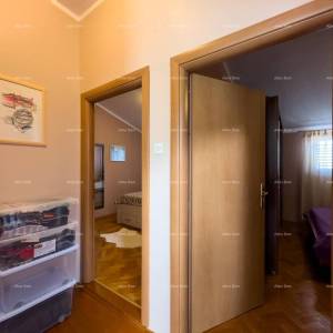 Prodajemo kuću sa poslovnim prostorom u Centru Medulina!