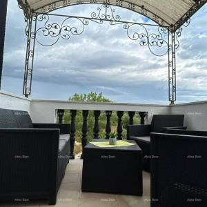 Prodajemo kuću sa više apartmana i bazenom. Pula Veli vrh.