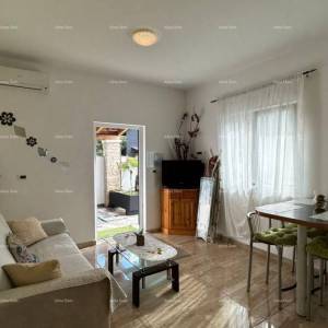 Prodajemo kuću sa više apartmana i bazenom. Pula Veli vrh.