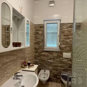 Prodajemo kuću sa više apartmana i bazenom. Pula Veli vrh.