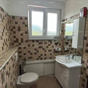 Prodajemo kuću sa više apartmana i bazenom. Pula Veli vrh.