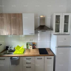 Prodajemo kuću sa više apartmana i bazenom. Pula Veli vrh.