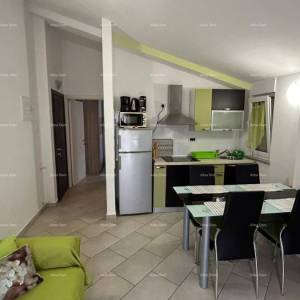 Prodajemo kuću sa više apartmana i bazenom. Pula Veli vrh.